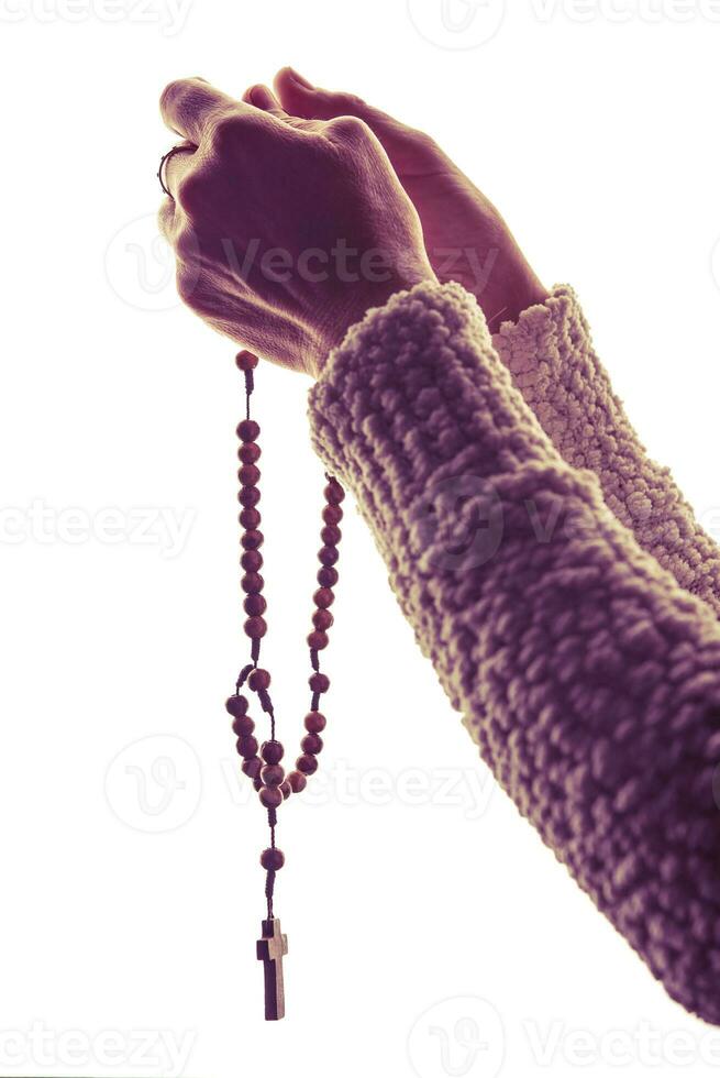 donna raccolta rosario per pregare foto