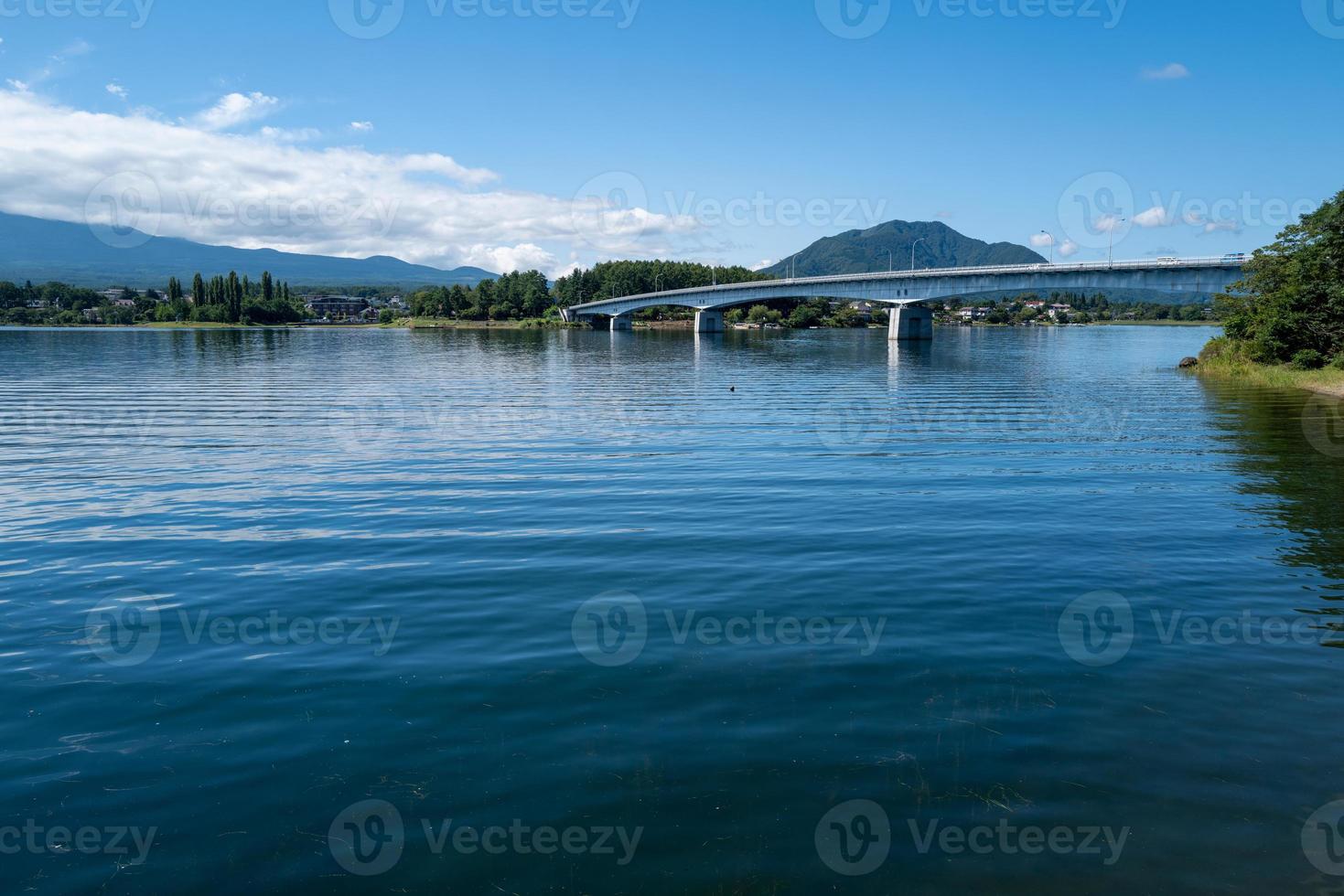 lago kawaguchiko con monte fuji foto