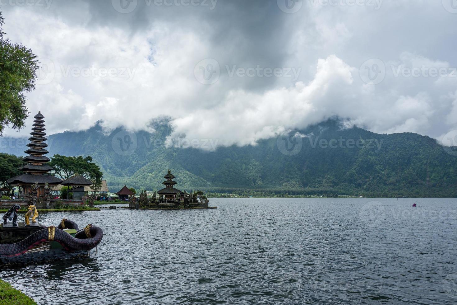 il tempio di pura ulun danu beratan bedugul a bali foto