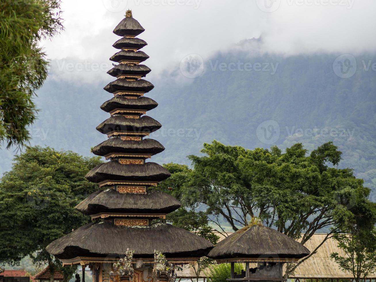 il tempio di pura ulun danu beratan bedugul a bali foto