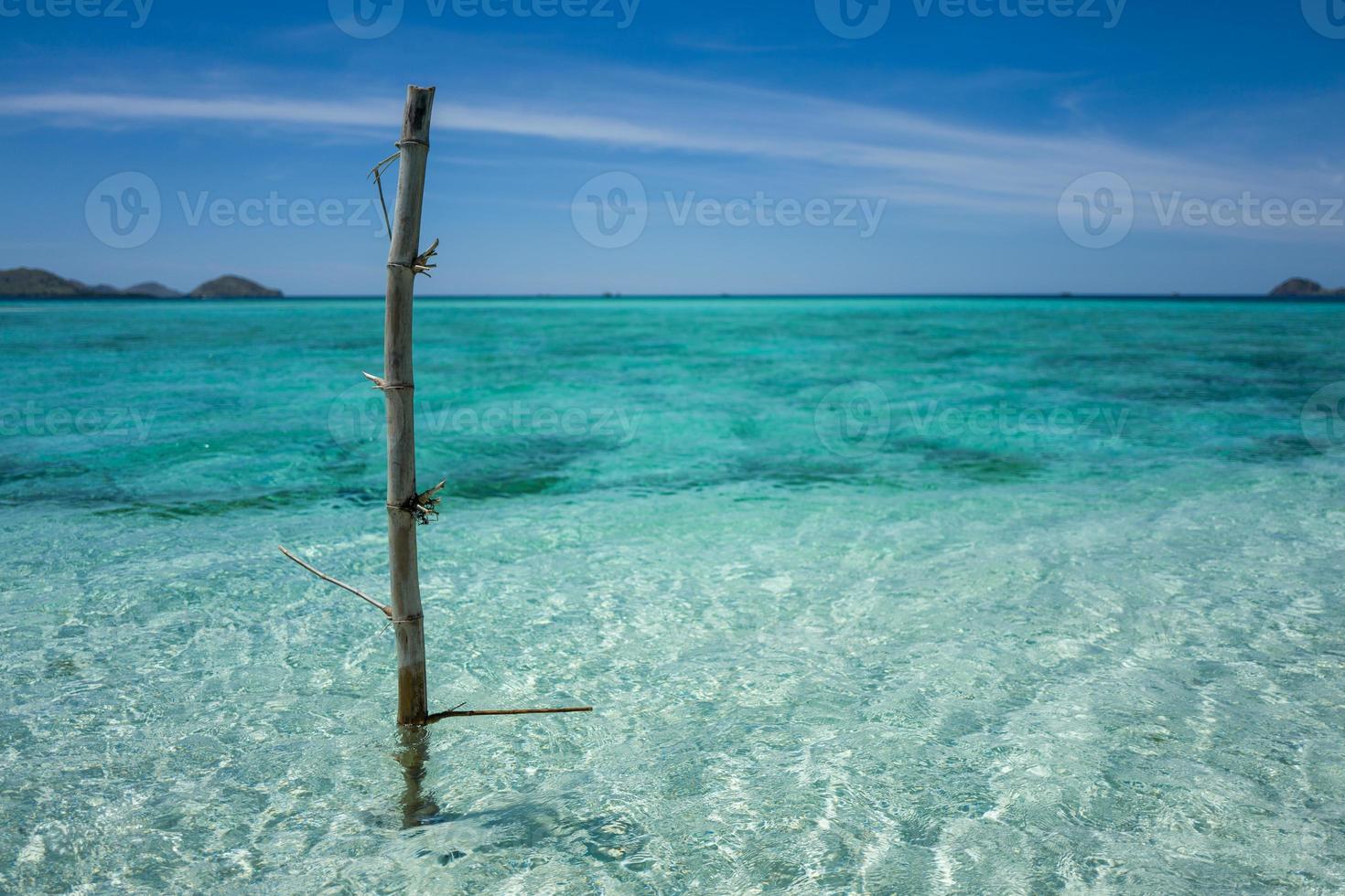 la spiaggia di flores taka makassar foto