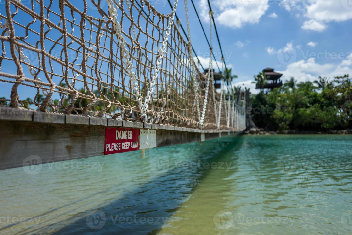 ponte sulla spiaggia di sentosa a singapore foto