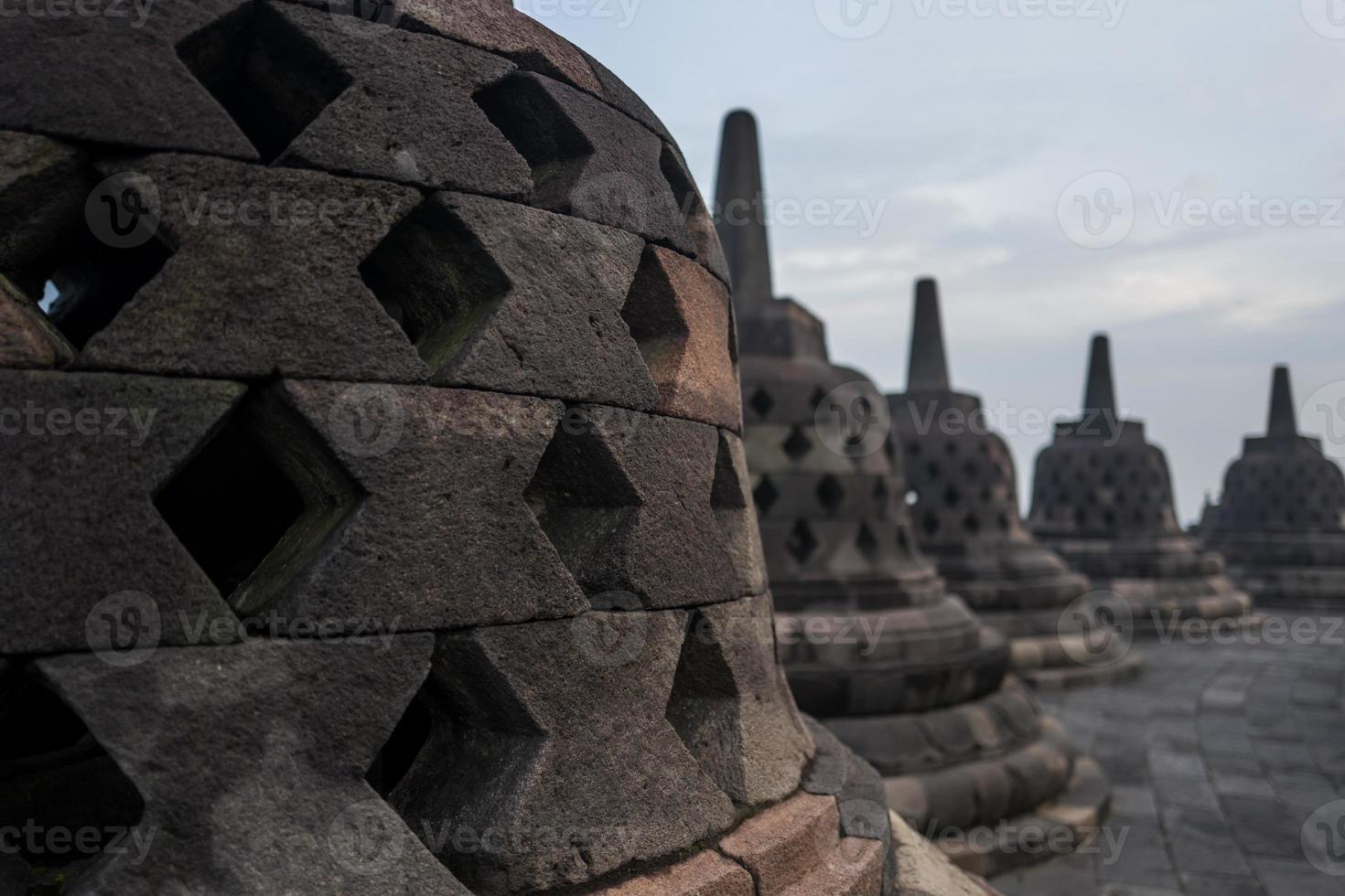 il tempio di borobudur all'alba foto