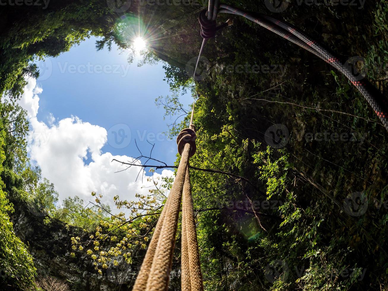 vista del cielo a goa jomblang tour vicino a yogyakarta in indonesia foto