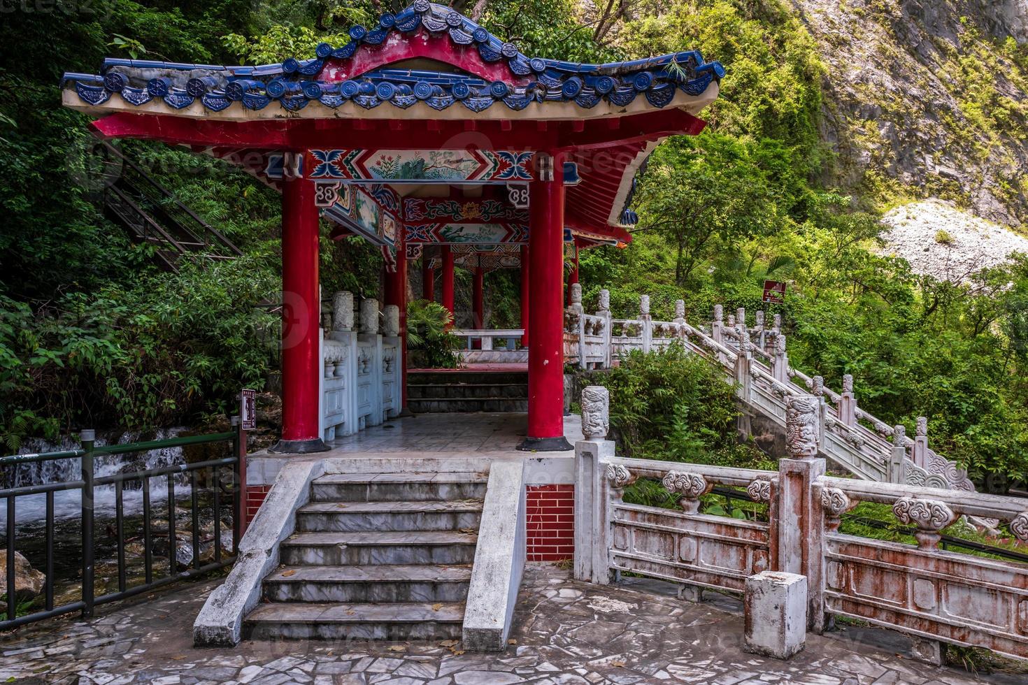 il sentiero changchun al parco nazionale della gola di taroko a taiwan foto