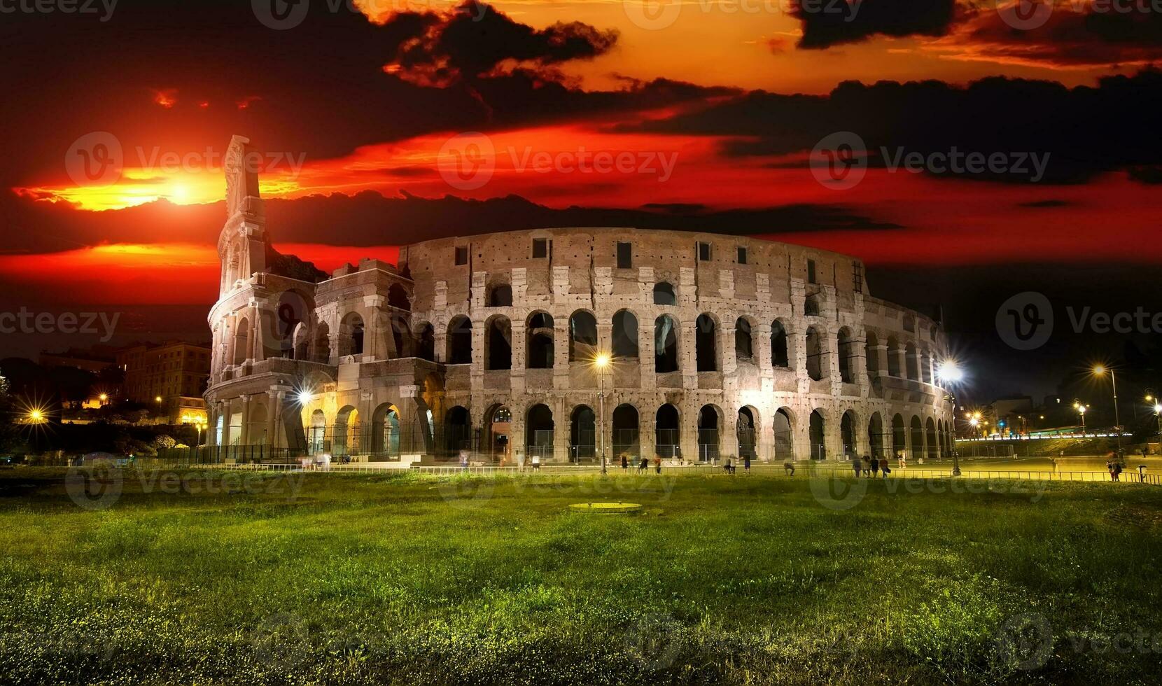 colosseo a tramonto foto