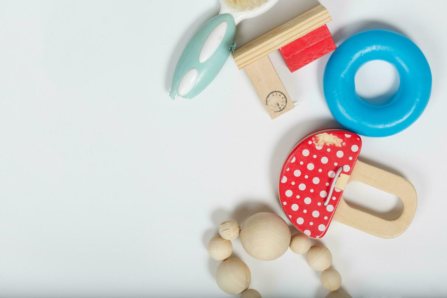 rosicchiato giocattoli di un' piccolo bambino.primo piano foto