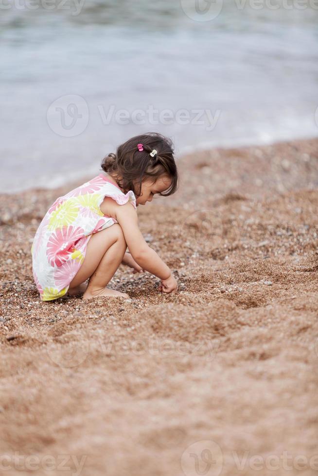 ragazza sulla spiaggia foto