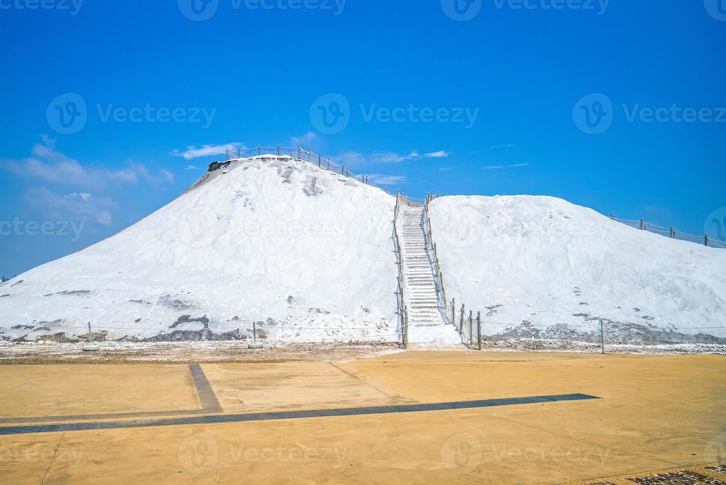 montagna di sale nella contea di cigu, tainan foto