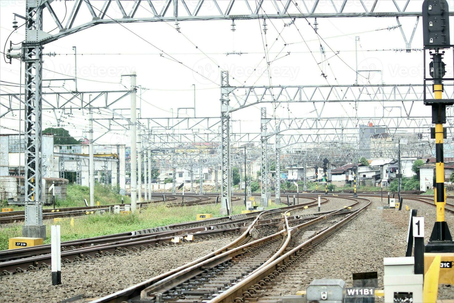 Ferrovia brani su un' soleggiato giorno foto