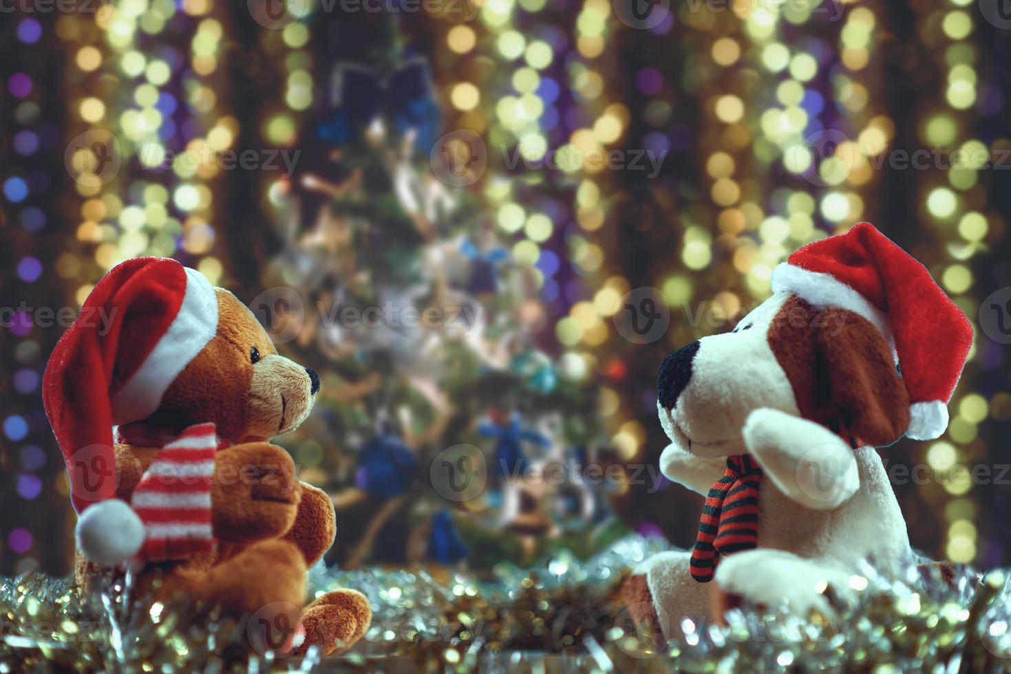 due orsacchiotti che si godono la vigilia di natale e capodanno, concetto di celebrazione del capodanno. foto