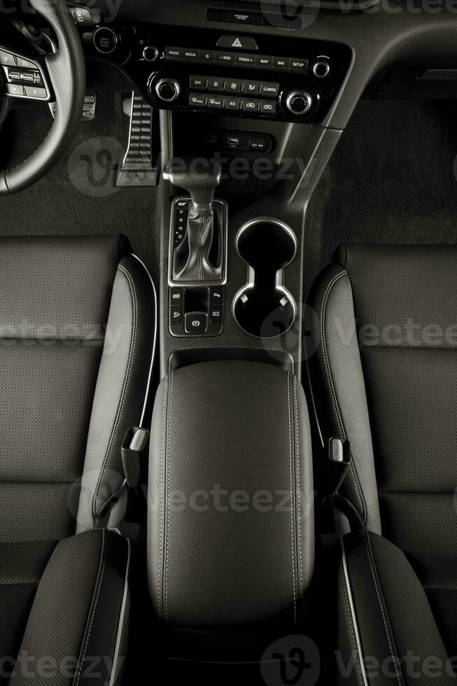 moderno nuovo auto interno, gli sport timone ruota, automatico riduttore leva, superiore Visualizza foto
