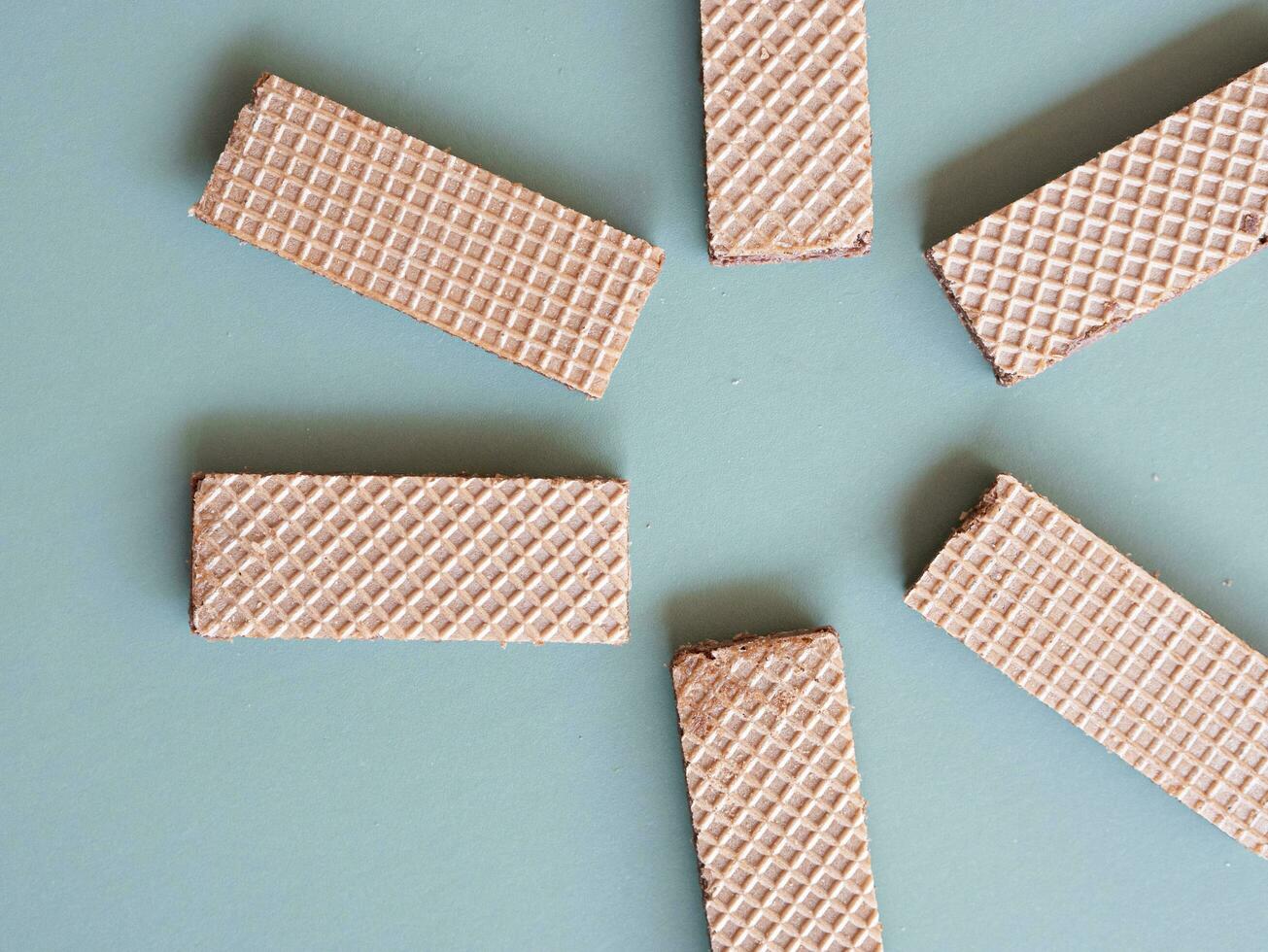 cioccolato wafer su grigio sfondo con copia spazio foto