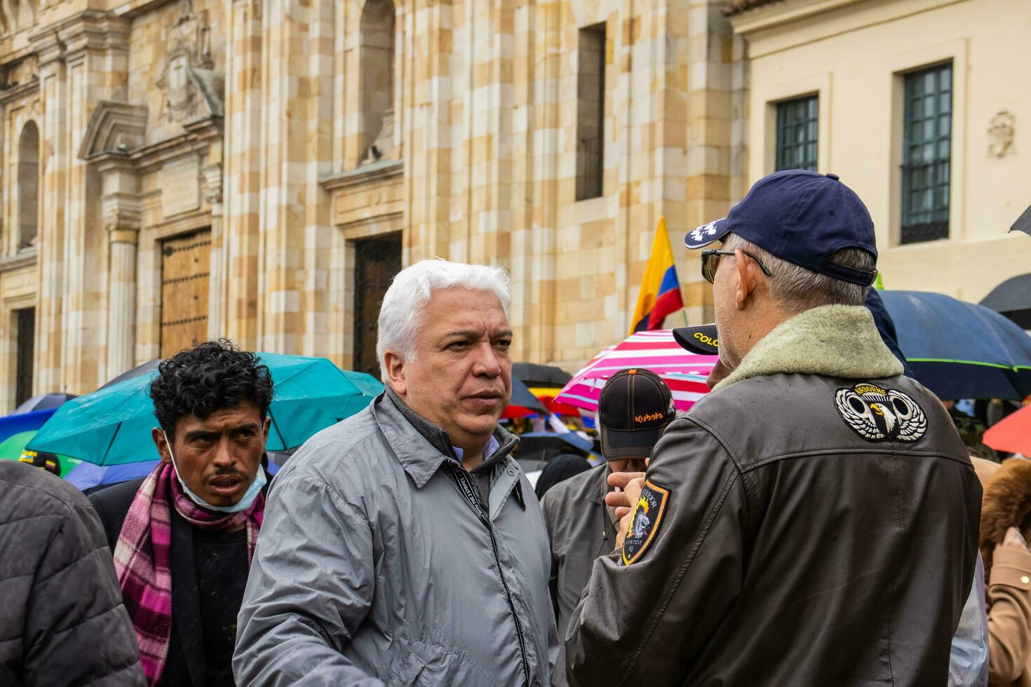 bogotà, Colombia, 19 luglio 2023. tranquillo, calmo protesta di il membri di il attivo Riserva di il militare e polizia forze nel bogotà Colombia contro il governo di gustavo petro foto