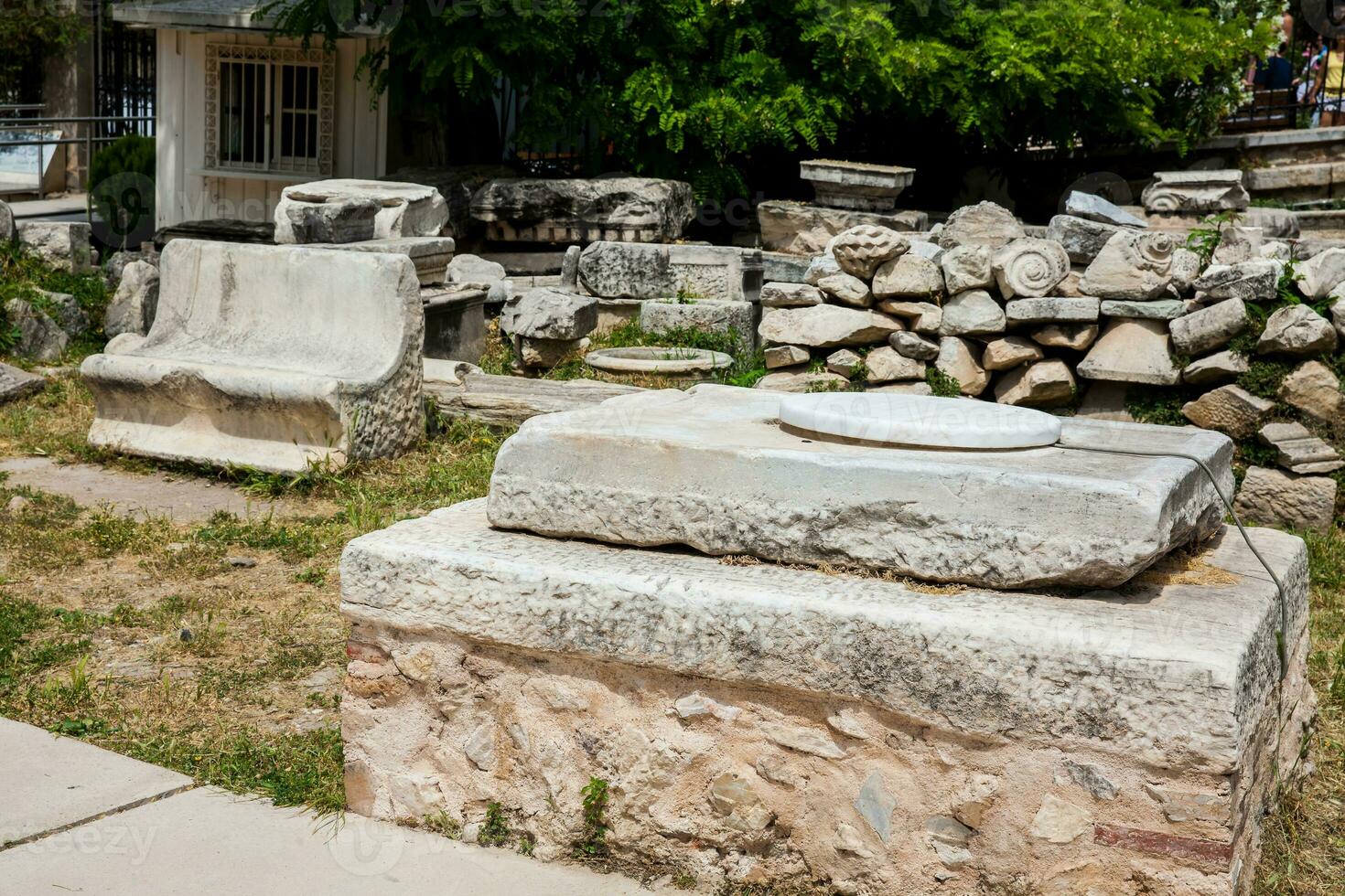 dettaglio di il antico rovine a il romano agorà collocato per il nord di il acropoli nel Atene foto