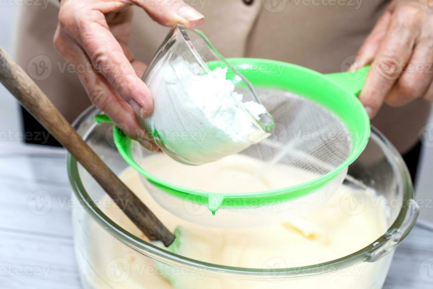 avvicinamento di un' spugna torta Impasto preparazione foto