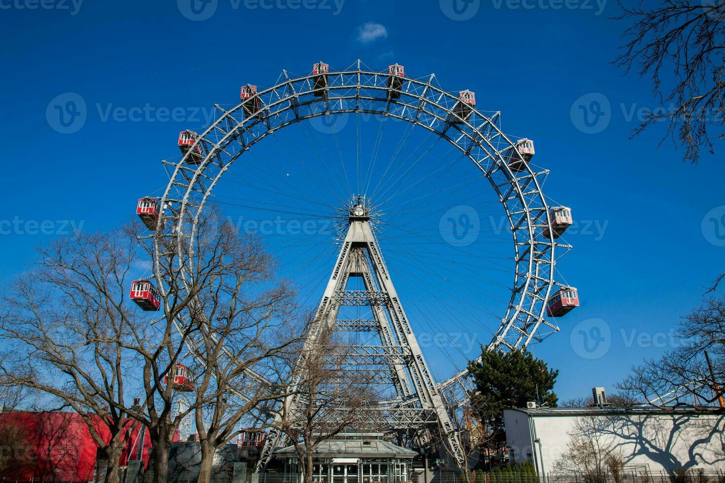 wurstel riesenrad costruito nel 1897 e collocato nel il wurstelprater divertimento parco nel vienna foto