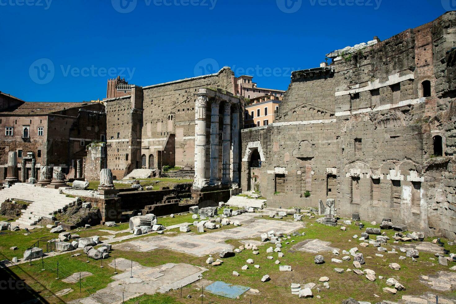 antico rovine di il Forum di augusto con tempio di Marte il vendicatore inaugurato nel 2 avanti Cristo foto