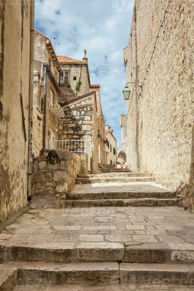 il bellissimo ripido vicoli a il murato vecchio cittadina di dubrovnik foto