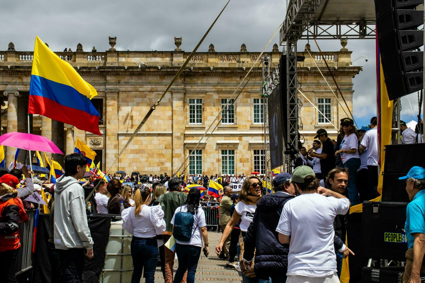 bogotà, Colombia, giugno 2023, tranquillo, calmo protesta marce contro il governo di gustavo petro chiamato la marcha de la maioria foto