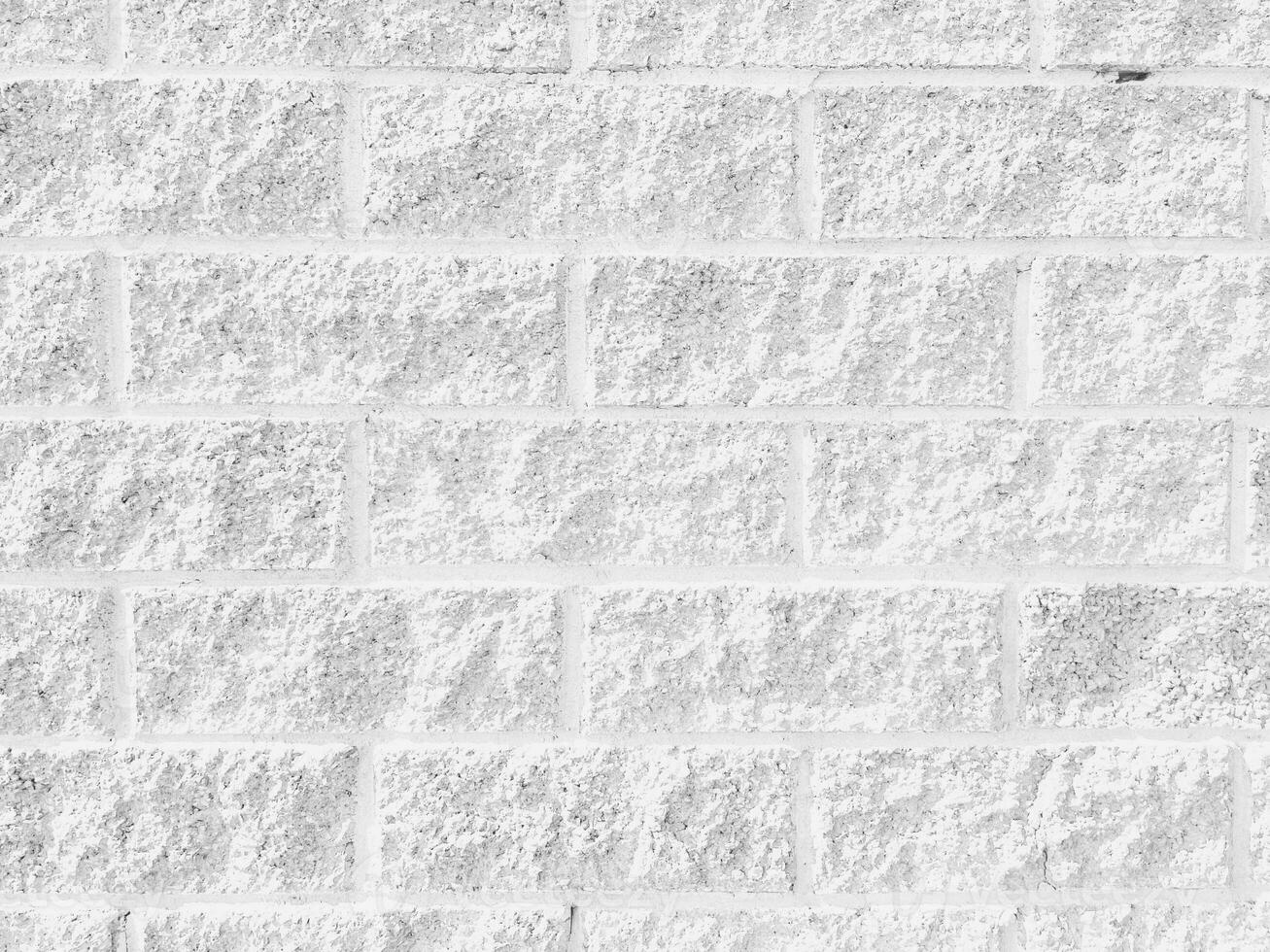 astratto sfondo bianca Esposto alle intemperie strutturato mattone parete. vecchio rivestimento di facciate di Casa o muri nel soffitta stile interno. panorama con macchiato vecchio stucco etichettato dipingere bianca mattone parete sfondo foto