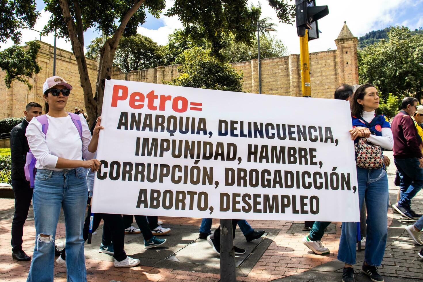 bogotà, Colombia, giugno 2023, tranquillo, calmo protesta marce contro il governo di gustavo petro chiamato la marcha de la maioria foto