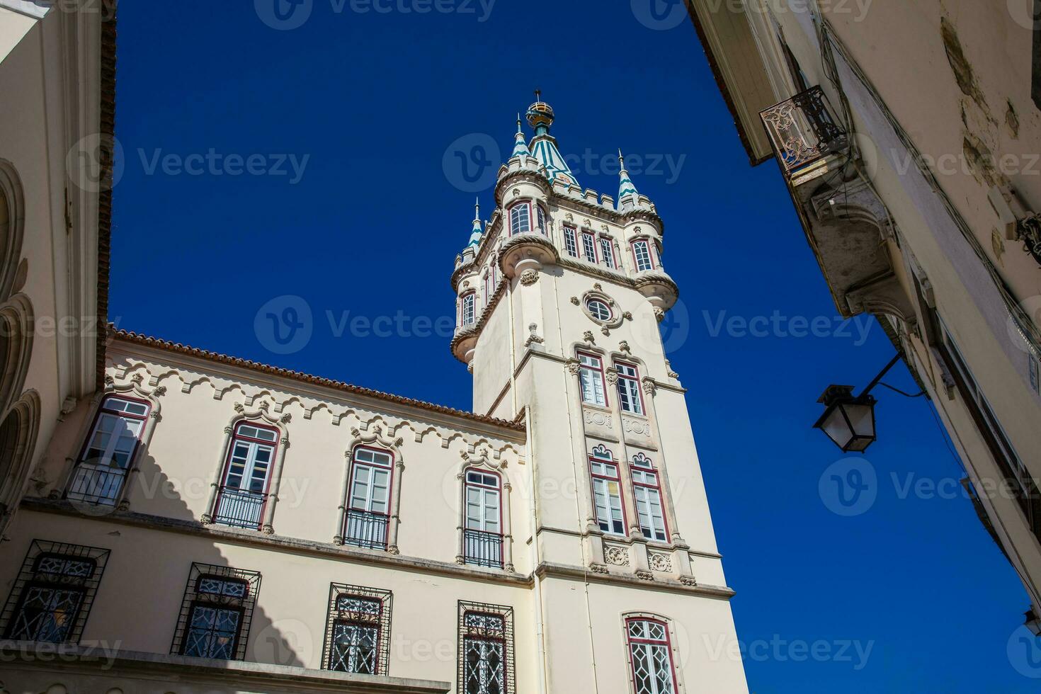 Torre di il il comunale edificio di sintra, costruito dopo 1154 per Casa il Locale amministrazione foto