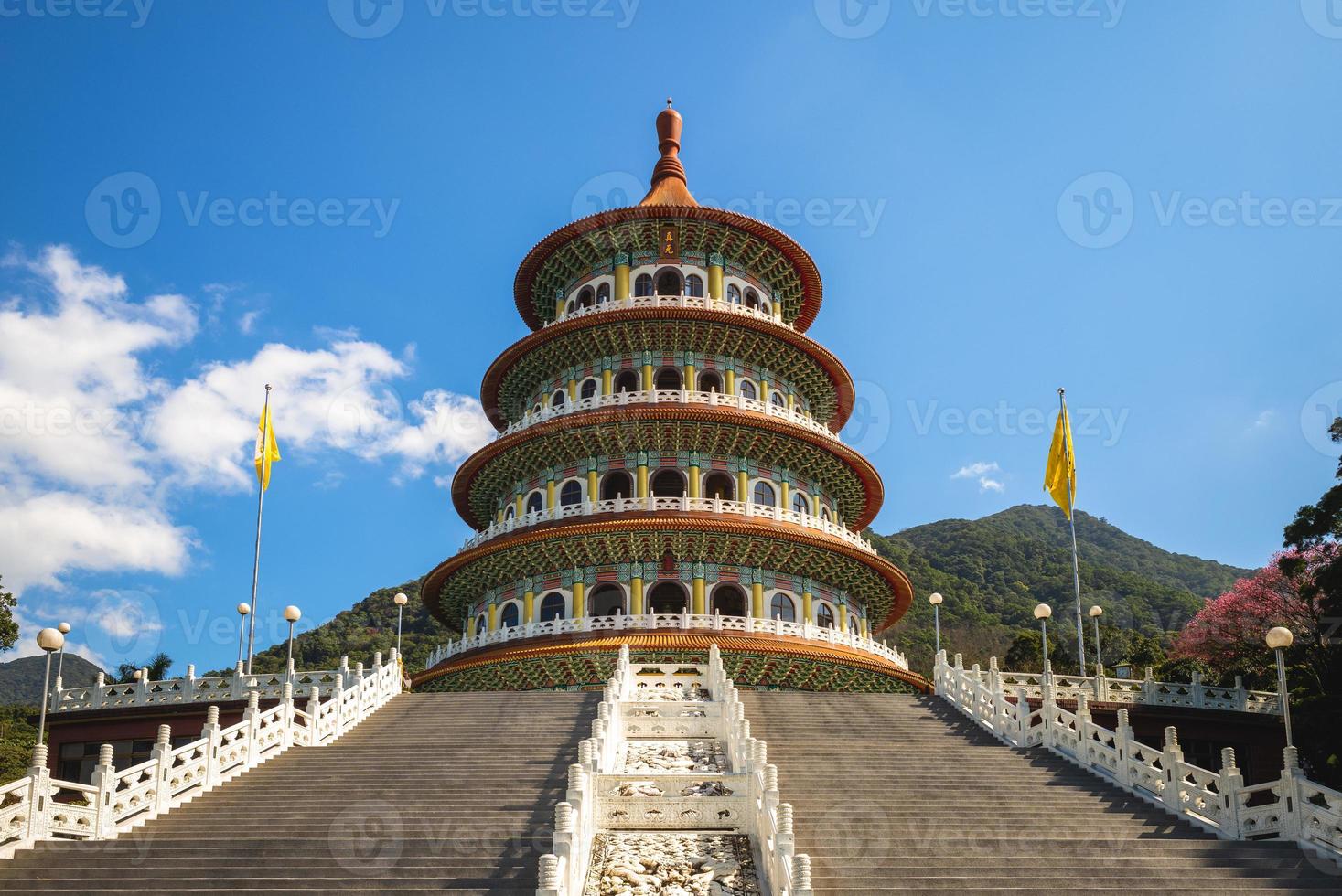 tempio di wuji tianyuan nella nuova città di taipei, taiwan. foto