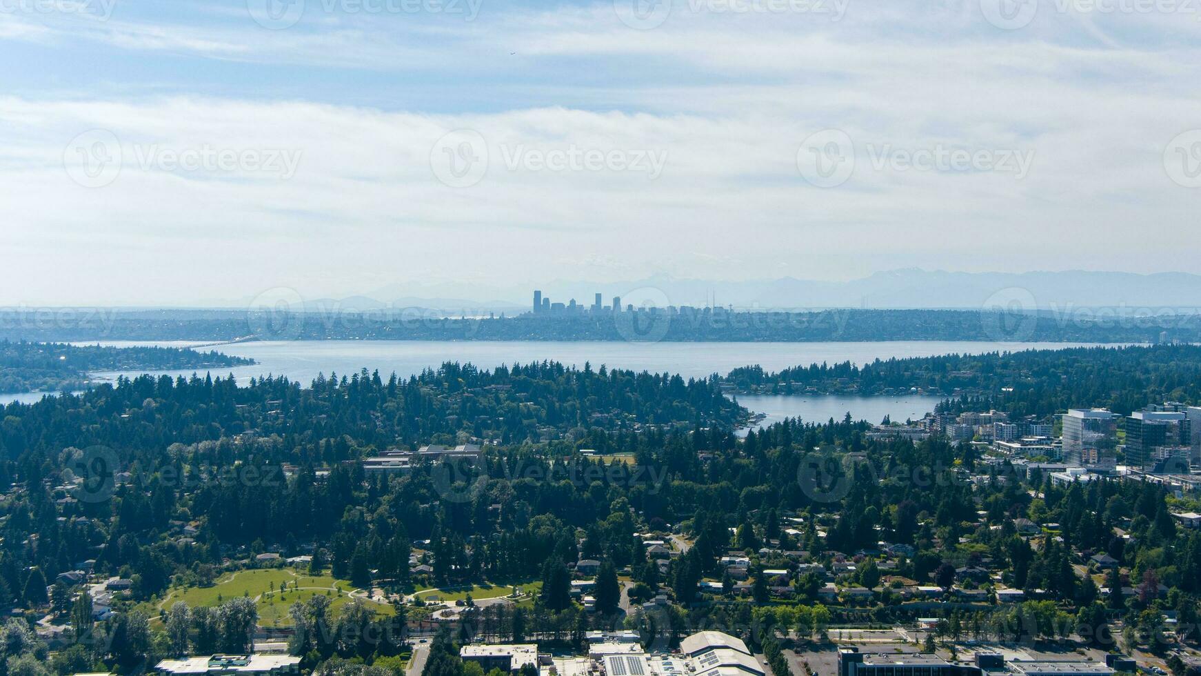 il bellevue e Seattle, wa lungomare skyline nel giugno foto