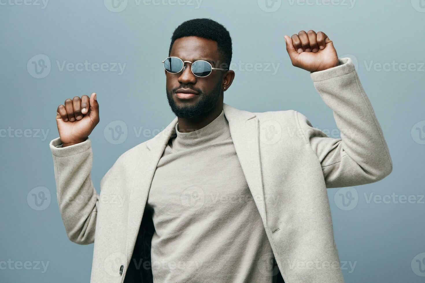 uomo giacca americano africano elegante ritratto moda Sorridi nero americano modello stile foto