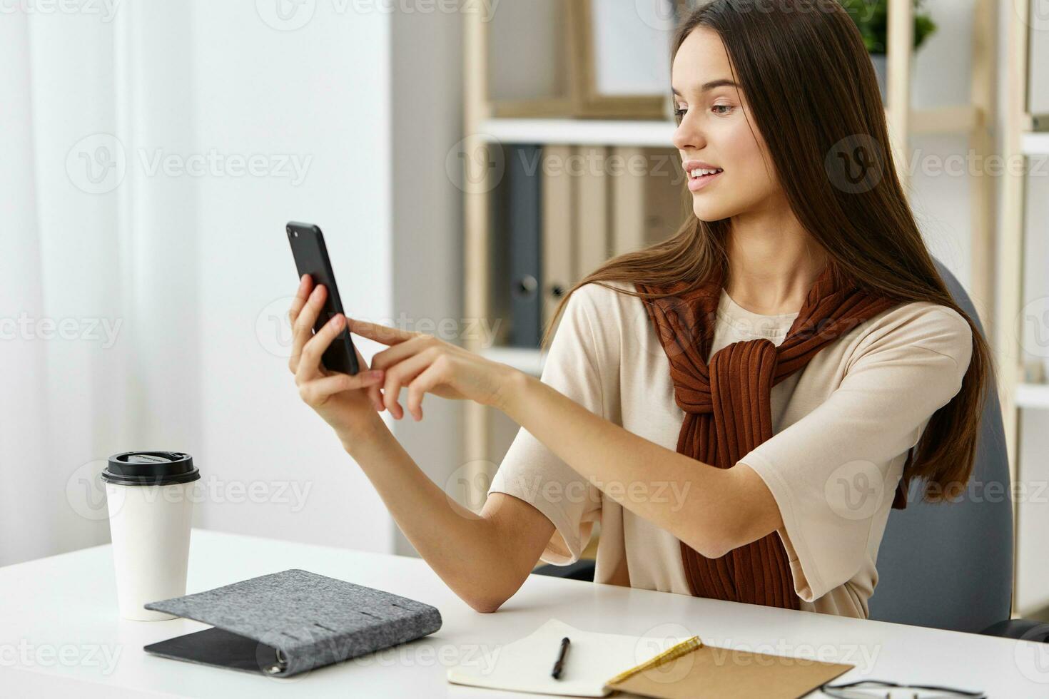 blogger Telefono autoscatto il computer portatile giovane ragazza formazione scolastica apprendimento alunno Sorridi foto