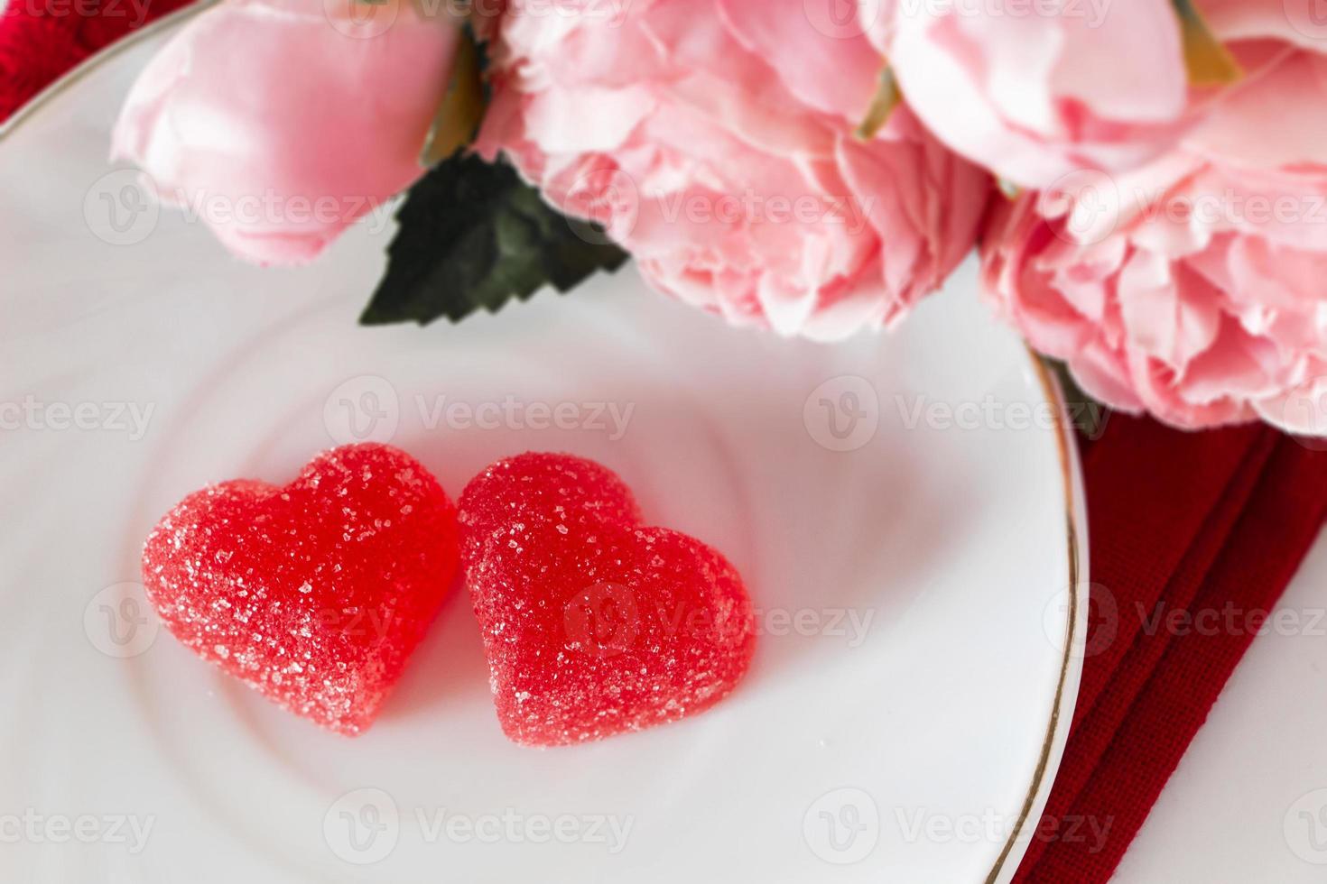 due cuori di marmellata e fiori foto