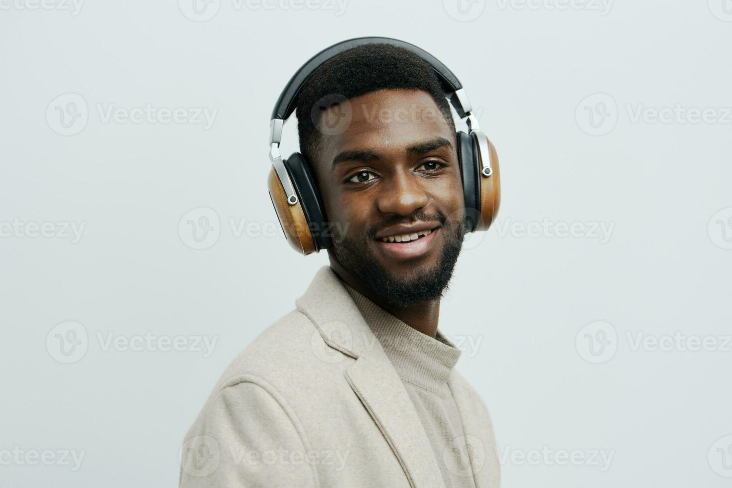 uomo emozione sfondo cuffie dj tipo musica moda nero ritratto americano giovane africano foto