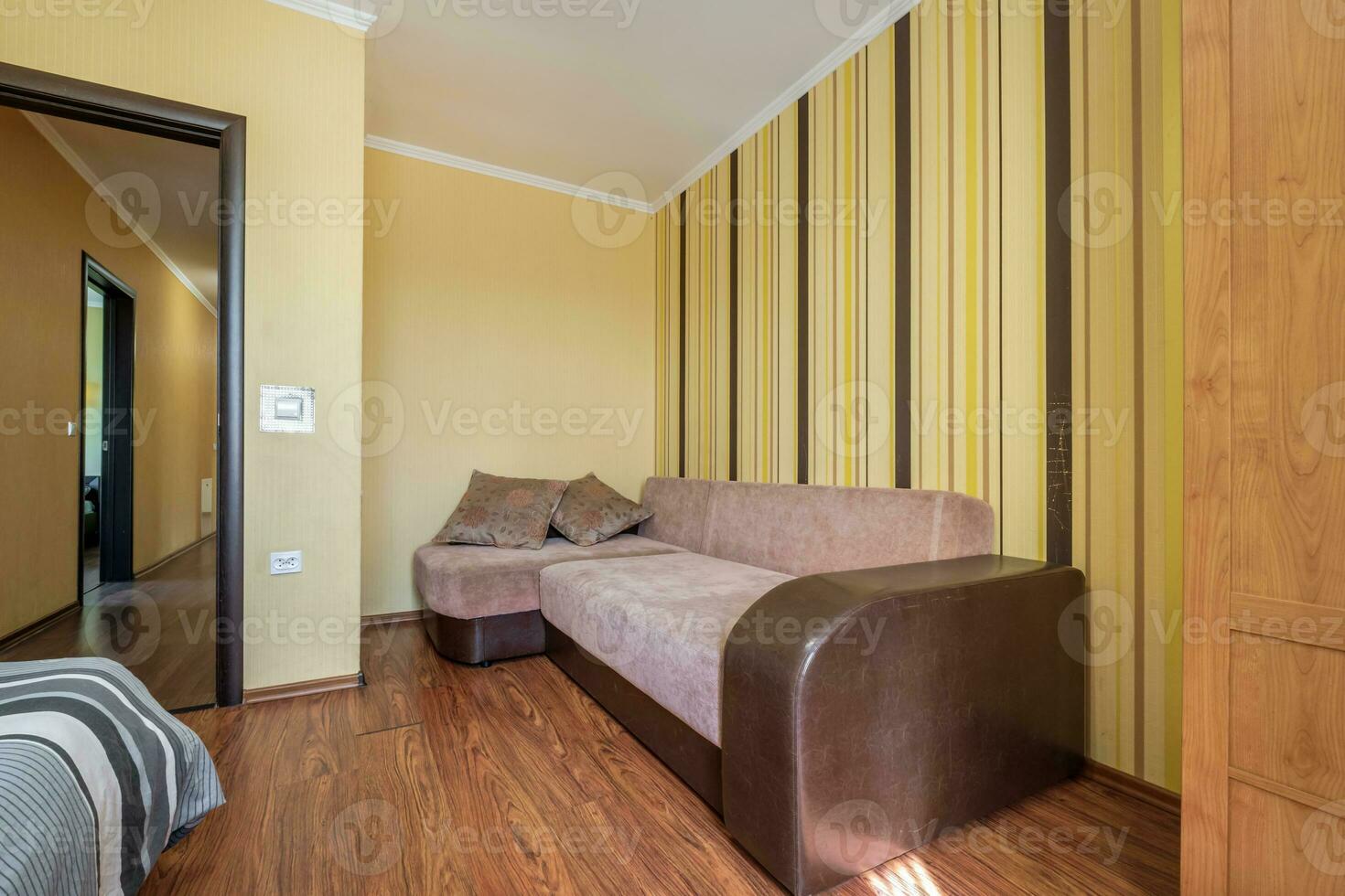 interno di di legno eco Camera da letto nel studio appartamenti, ostello o fattoria foto
