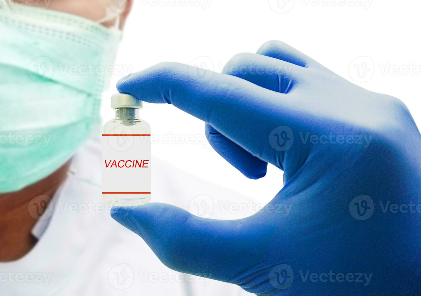 vicino su mani medico Tenere fiala covid-19 vaccino preparazione per vaccinazione foto