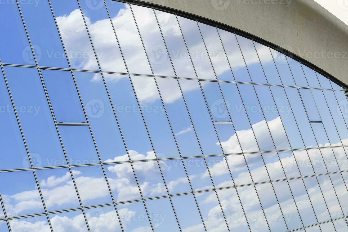 moderno blu bicchiere parete di grattacielo ufficio edificio vicino su foto