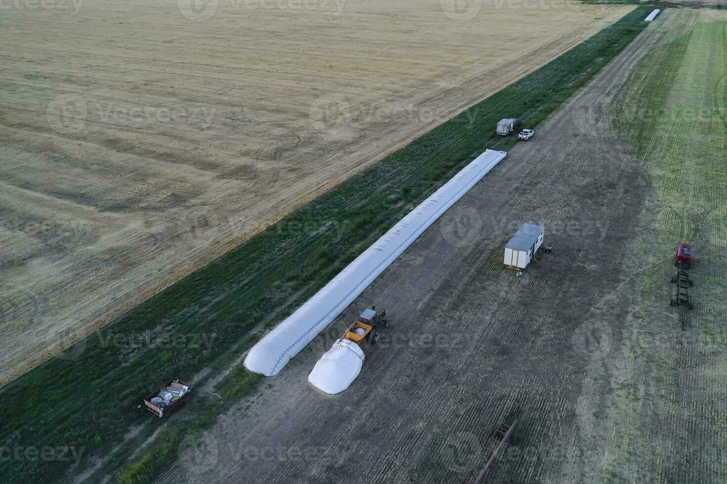 silo Borsa opera nel pampa campagna, grano Conservazione nel la pampa, argentina foto