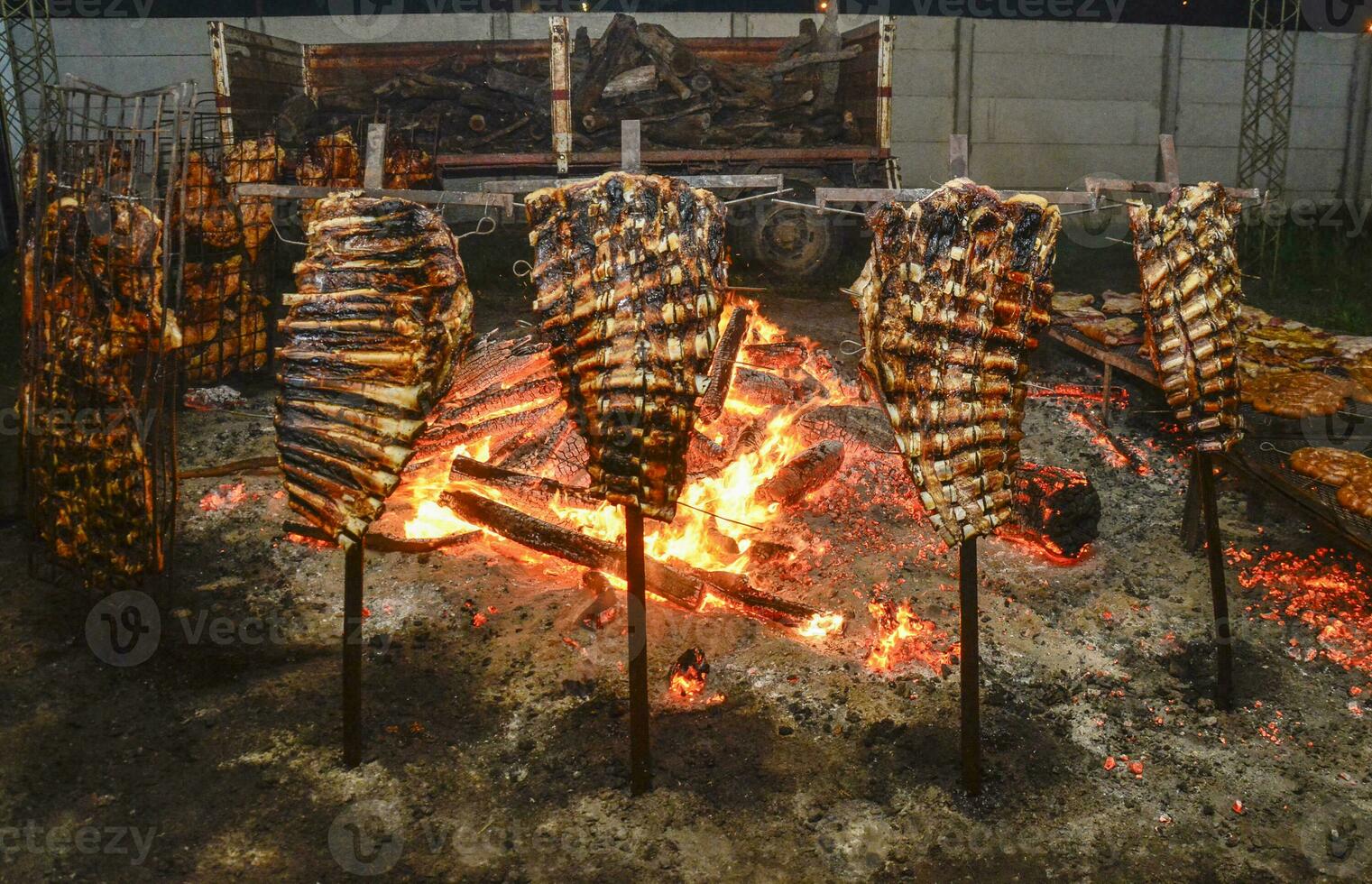 mucca costolette barbecue, tradizionale argentino cucina foto