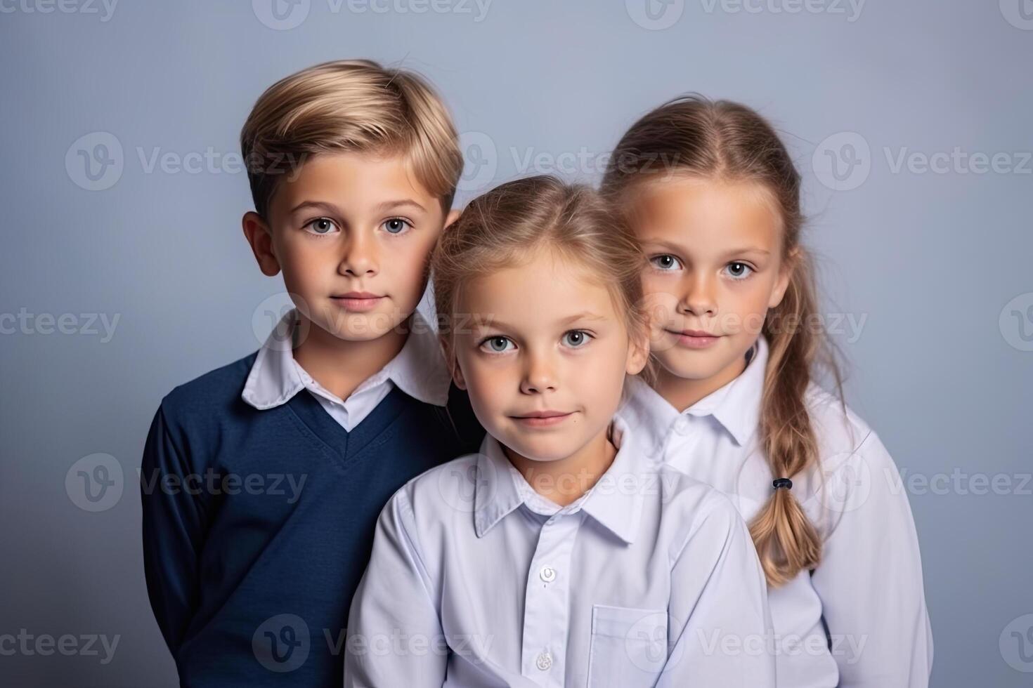 tre bambini nel scuola uniforme. ai generato foto