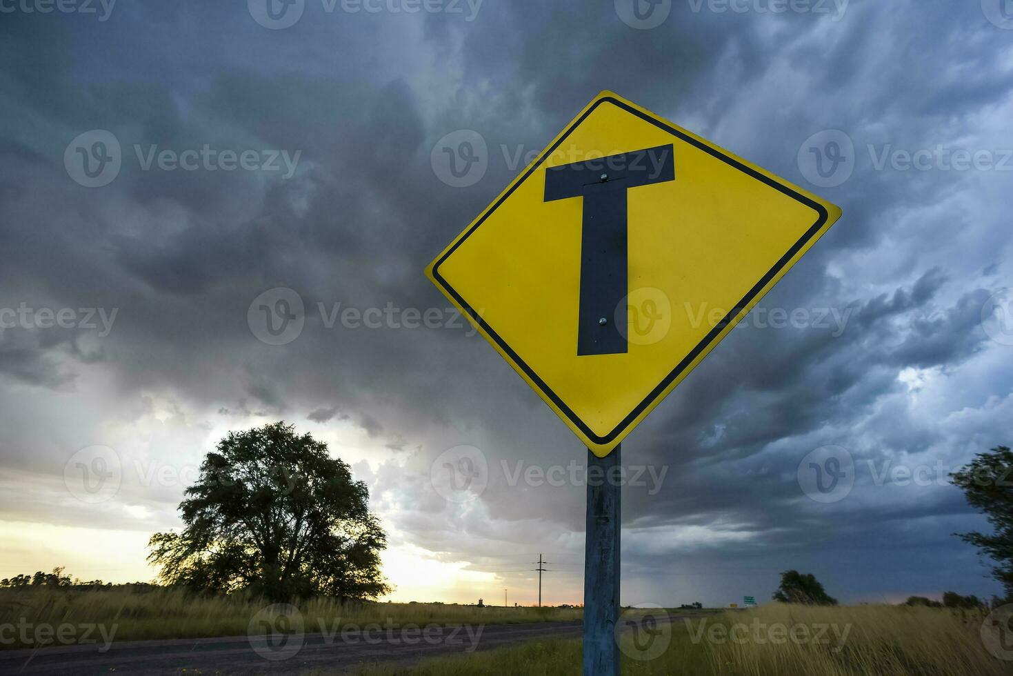 tempestoso cielo dovuto per pioggia nel il argentino campagna, la pampa Provincia, patagonia, argentina. foto