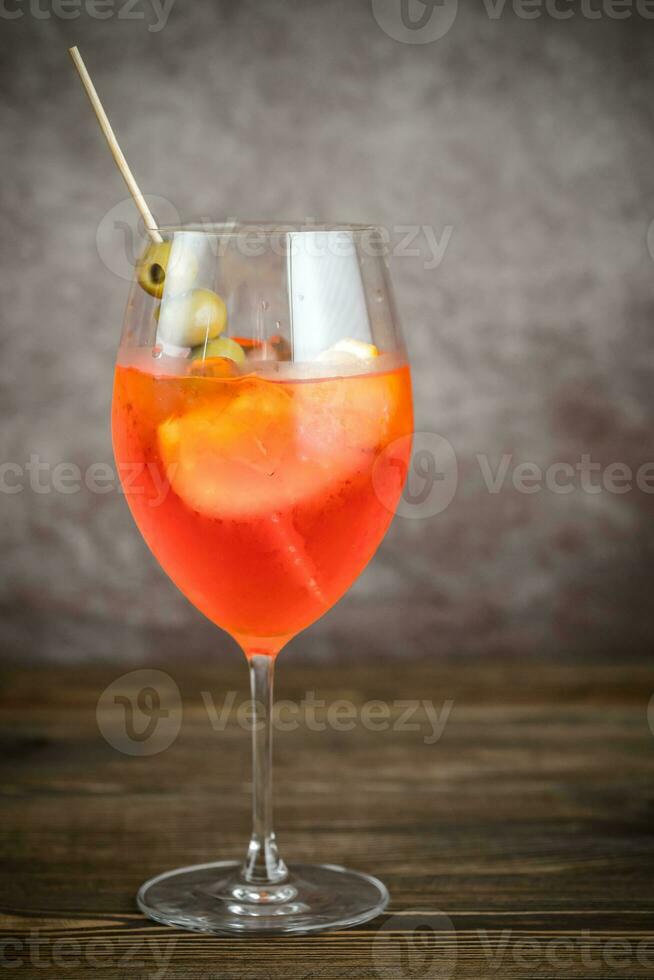 bicchiere di aperol spritz cocktail foto