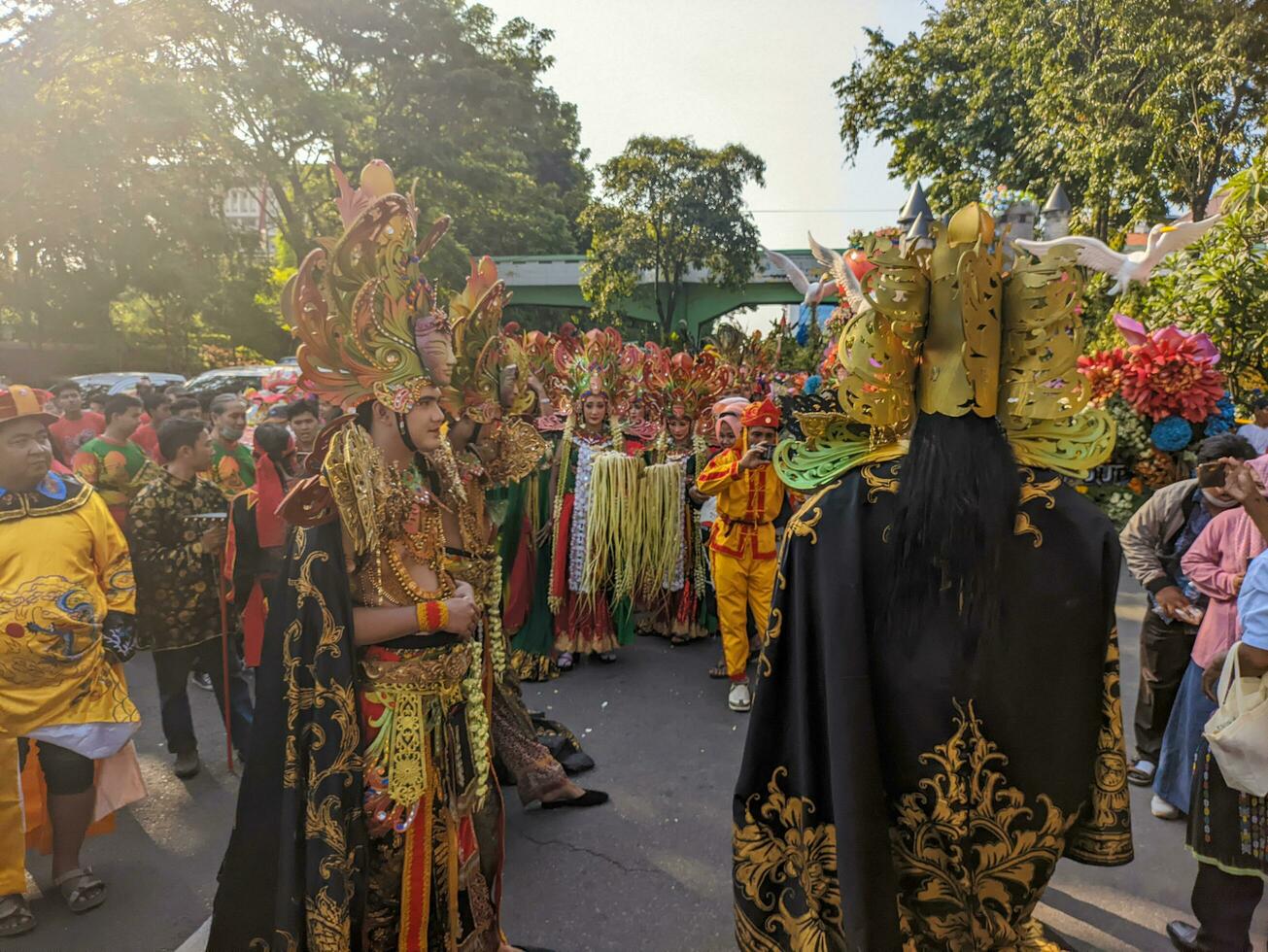 surabaya - Indonesia - 2023 - Visualizza di il 730esimo surabaya anniversario parata celebrazione foto