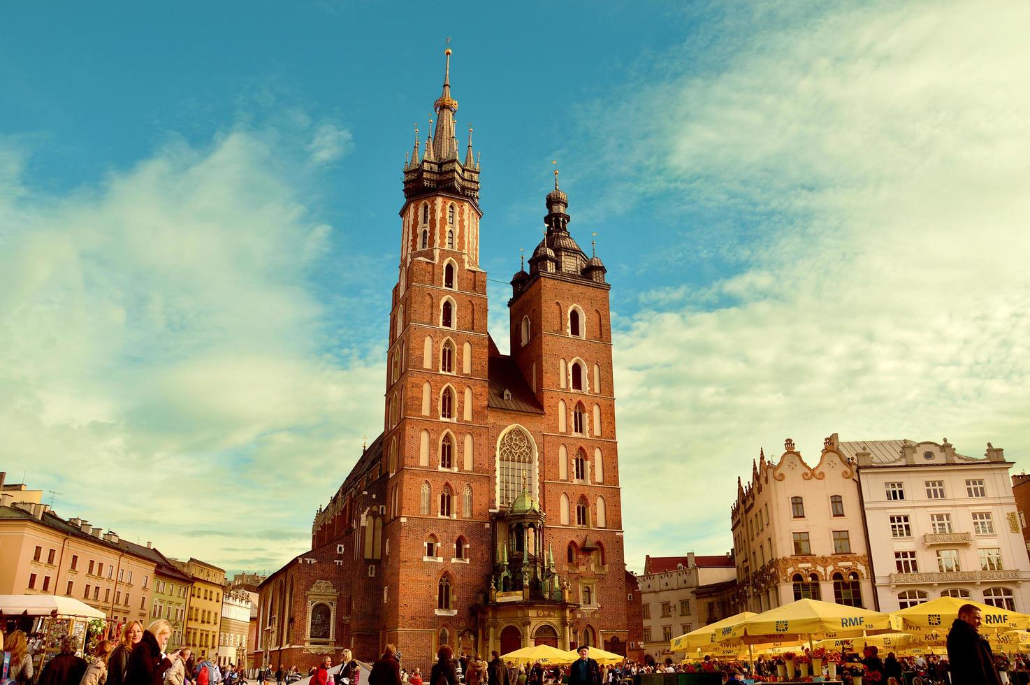 chiesa di cemento marrone a Cracovia, Polonia 2012 foto