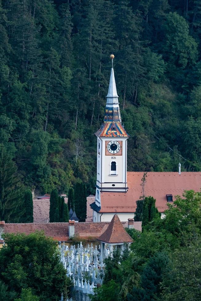 paesaggio con vecchi edifici in romania foto