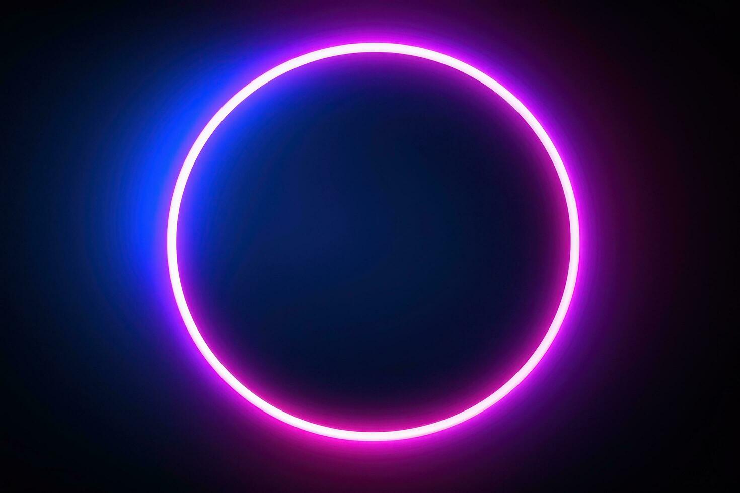 neon blu rosa il giro telaio squillo, cerchio forma raggiante leggero con buio sfondo. anni 80 retrò stile, copia spazio foto