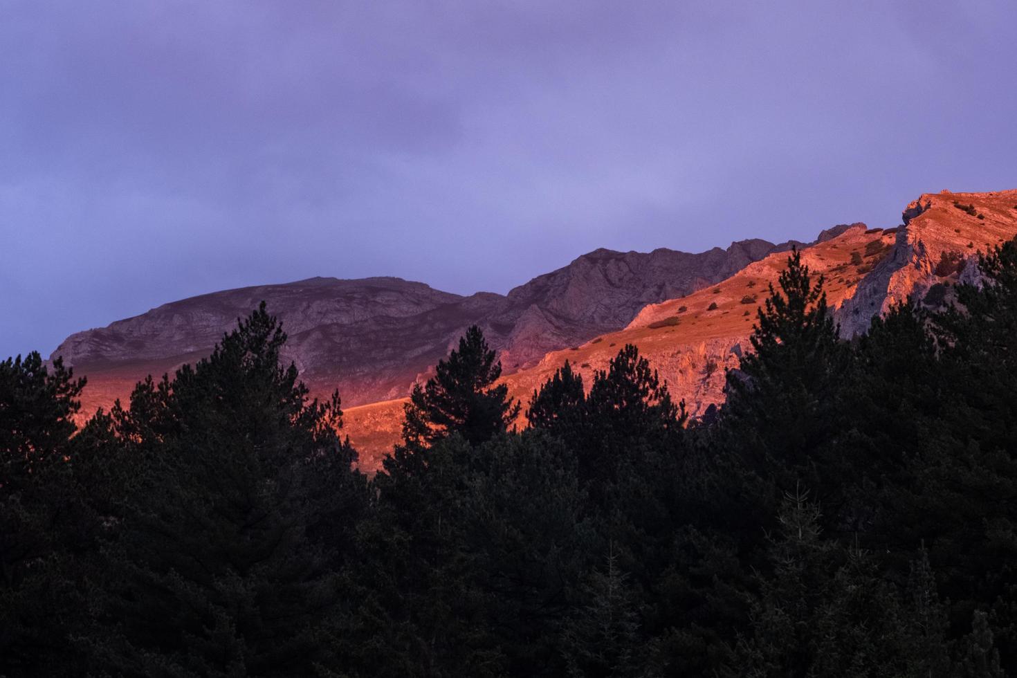 paesaggio con montagne in bulgaria foto