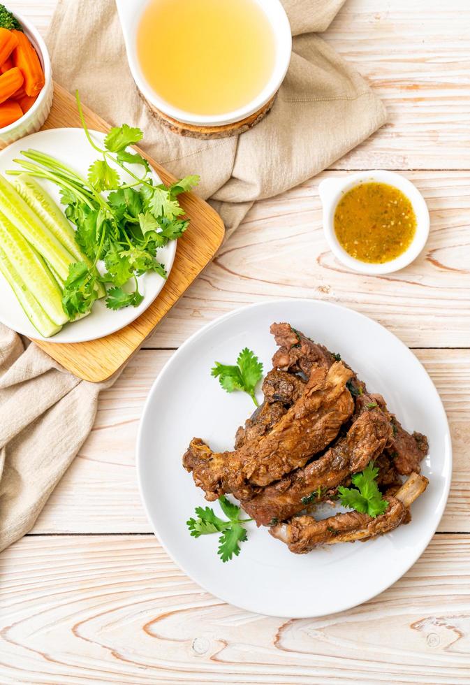 costine di maiale al forno con salsa foto