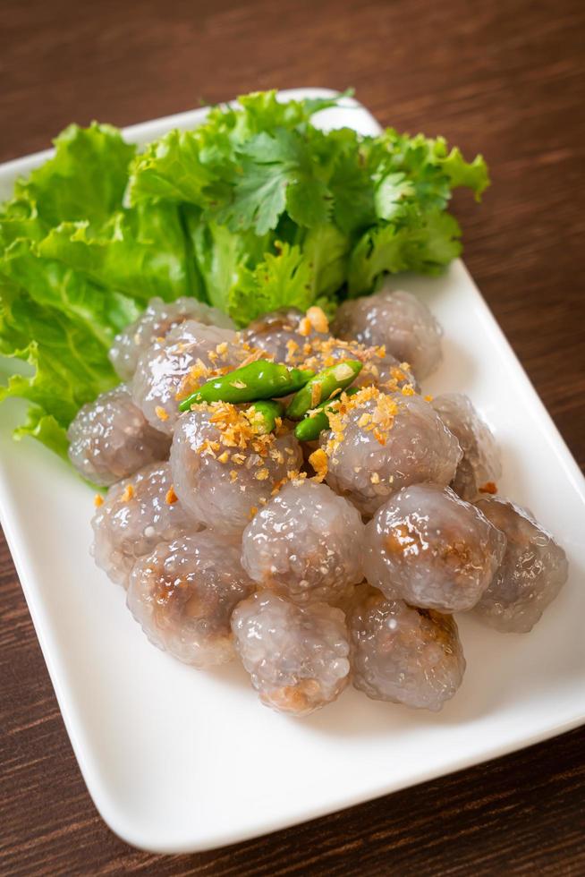 gnocchi di tapioca al vapore con maiale foto