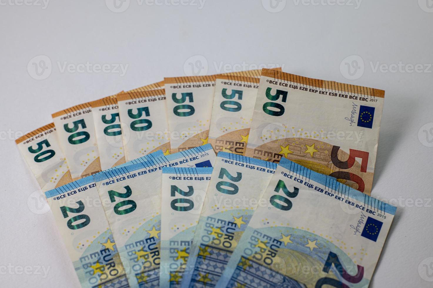 banconote da 50 e 20 euro a forma di ventaglio foto