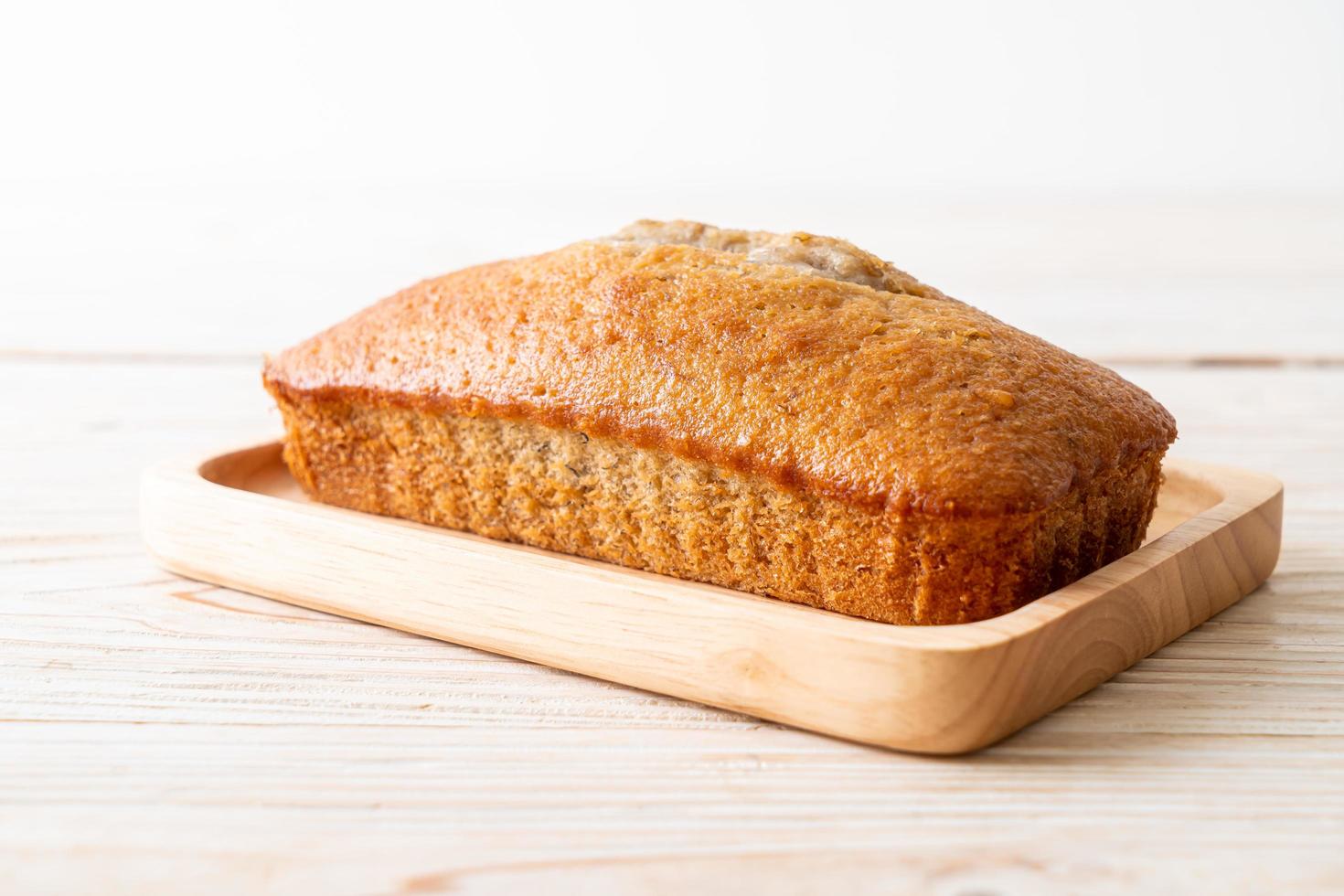 pane alla banana fatto in casa a fette foto